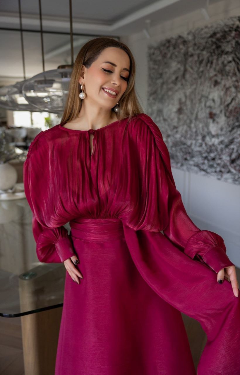 Visneli Robe Longue Plissée Satinée Manches Bouffantes À Lacets