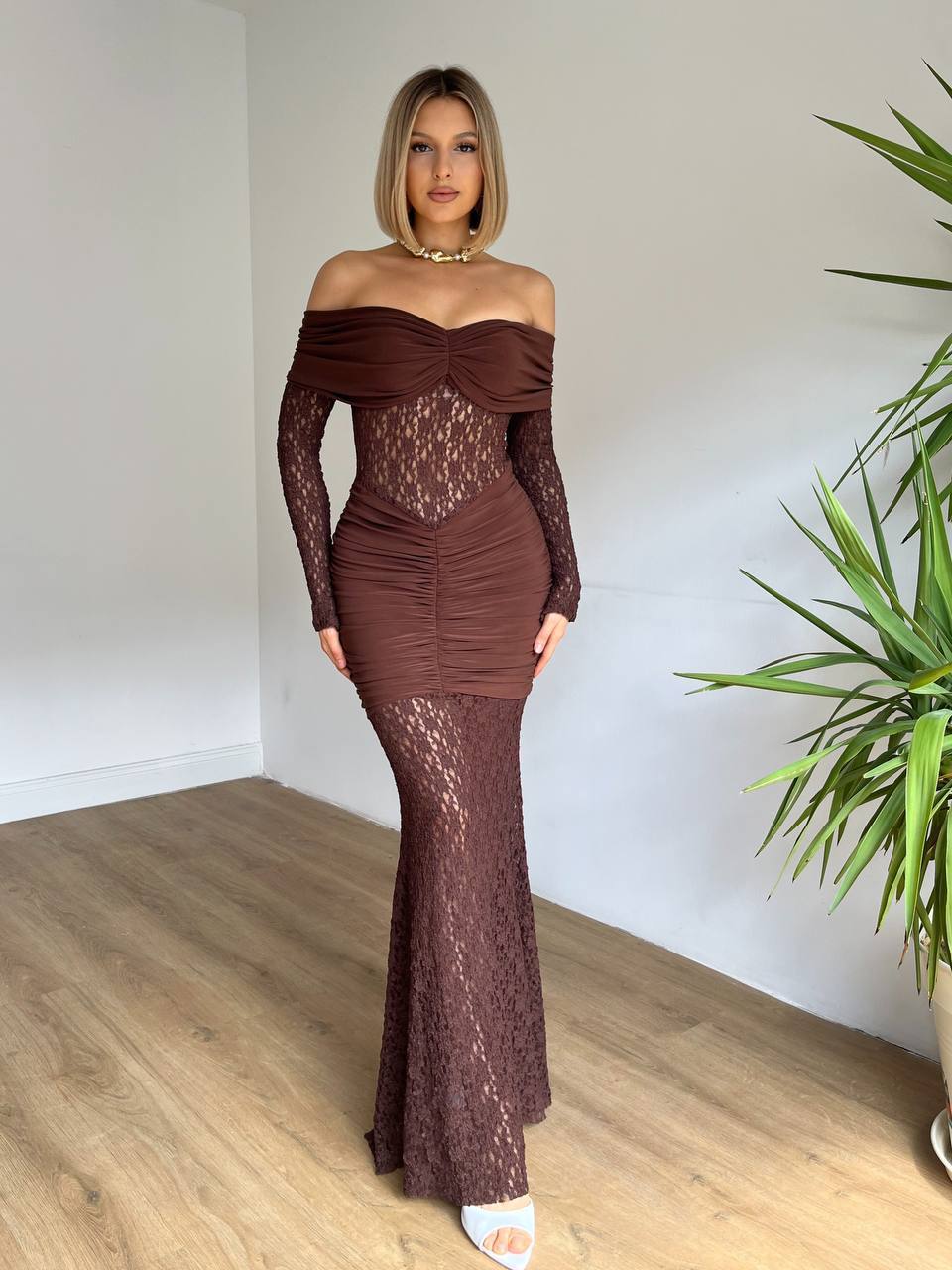 Robe de Soirée Élégante Dentelle et Drapé