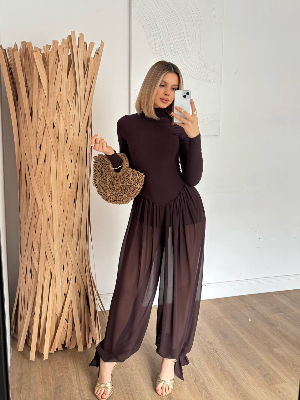 Combinaison Pantalon Col Roulé Noir avec Jambes Transparentes en Mousseline