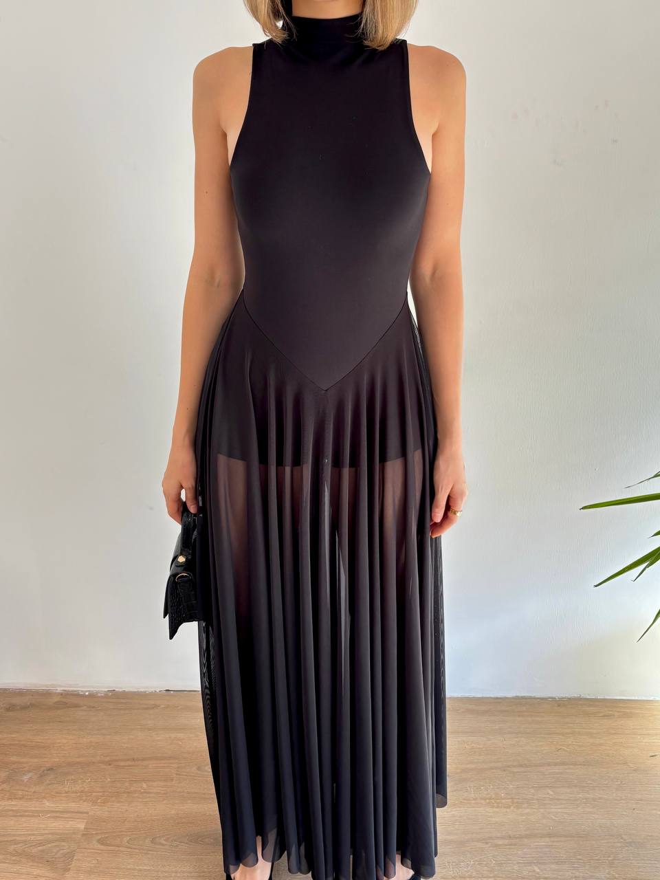 Robe Longue Col Montant Voile Transparente