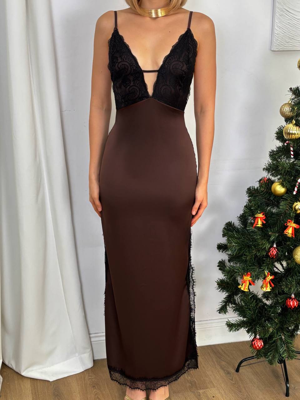 Robe Longue à Bretelles Décolleté en Dentelle