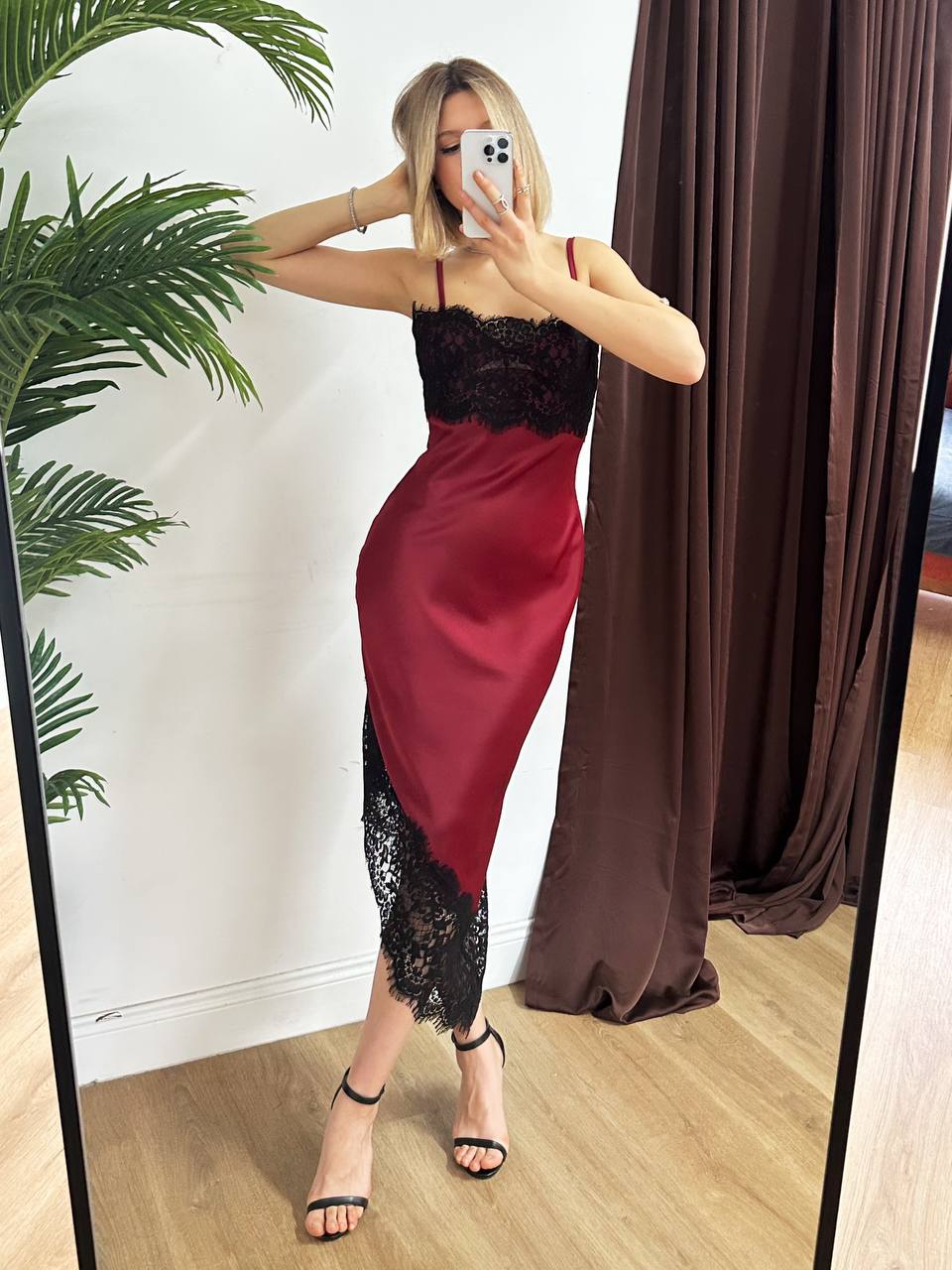 Robe Bustier Dentelle Satin Élégante