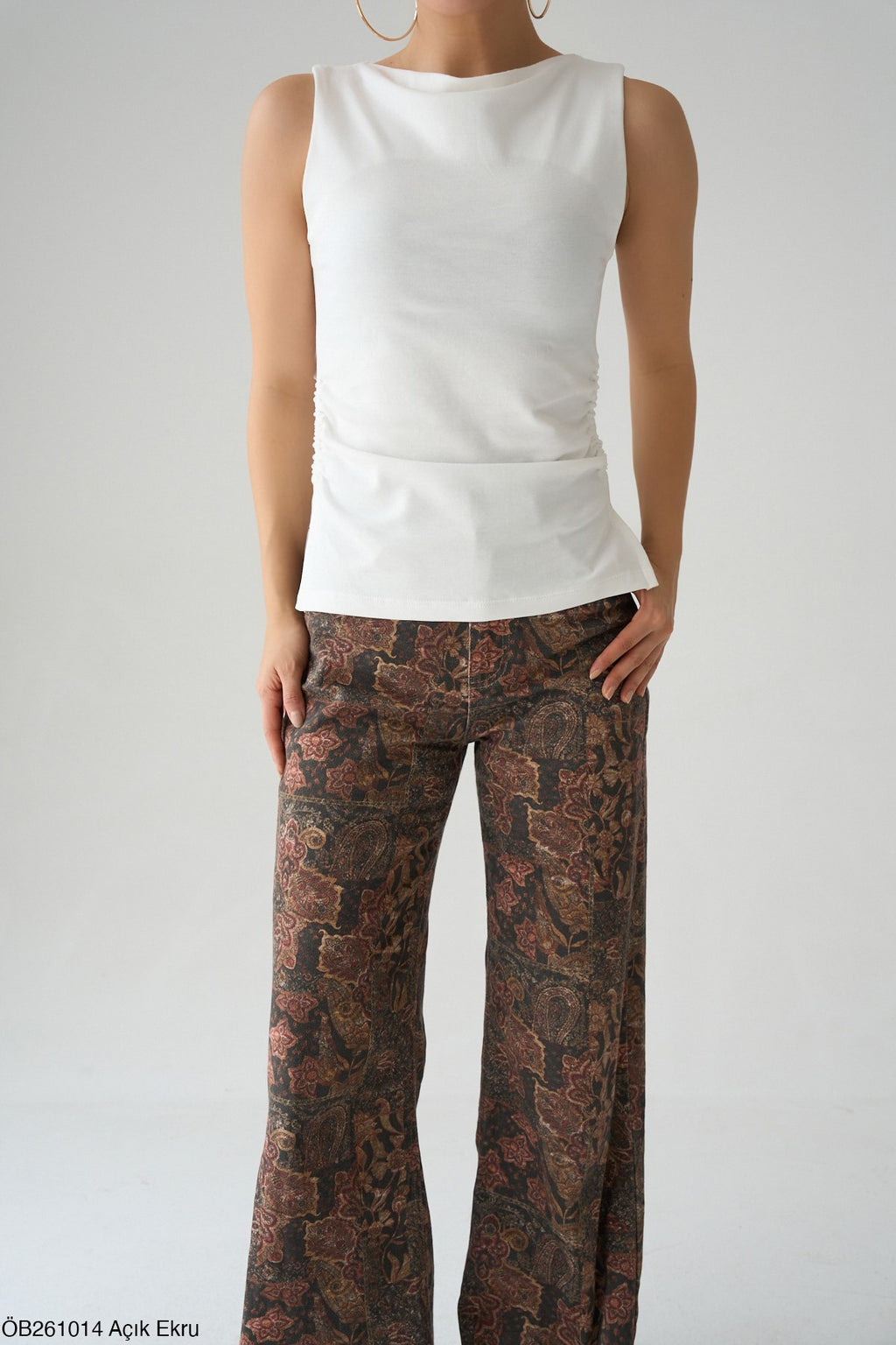 Qasa Top Sans Manches Froncé Latéral Col Bateau Élégant