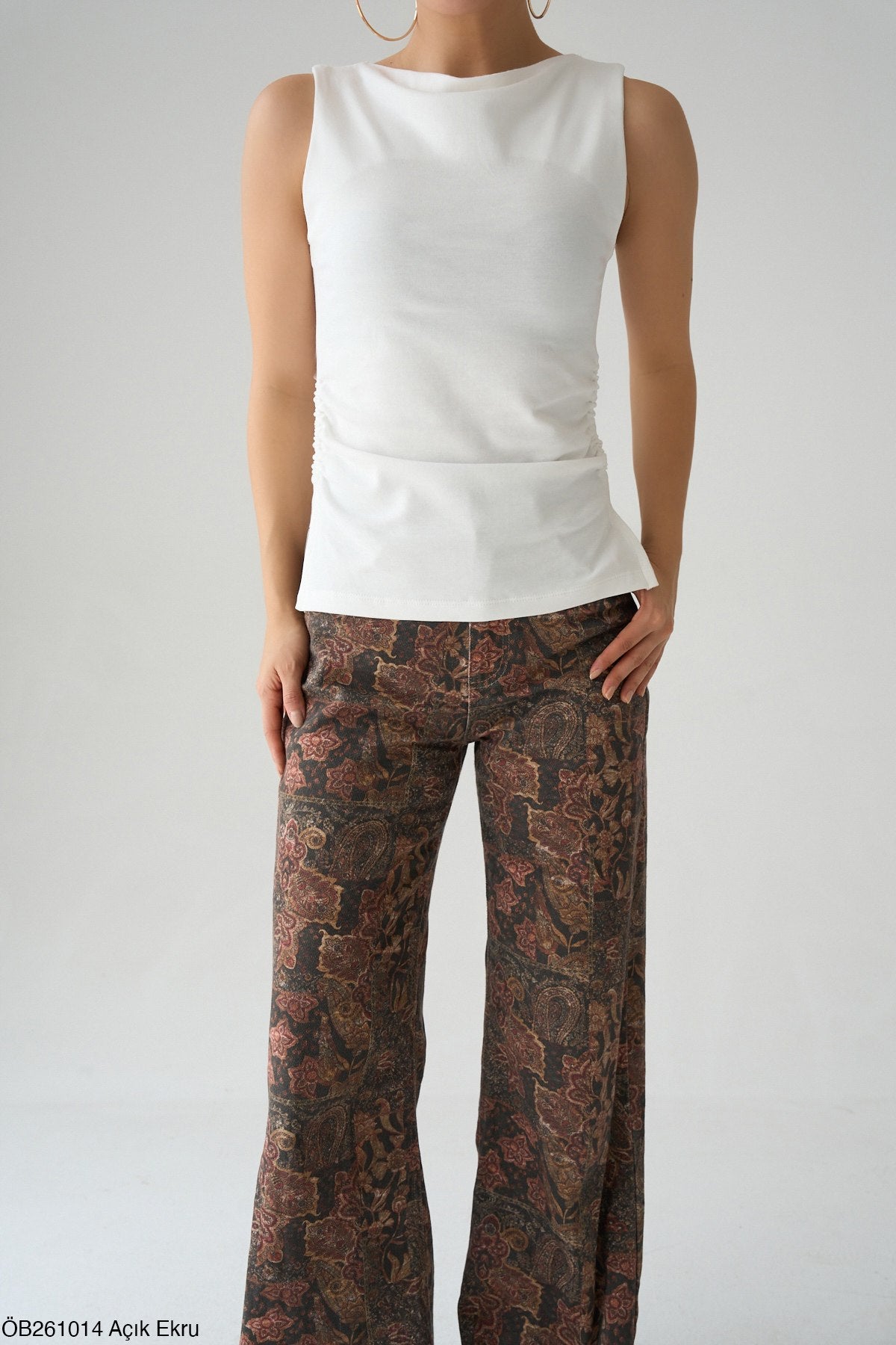 Qasa Top Sans Manches Froncé Latéral Col Bateau Élégant